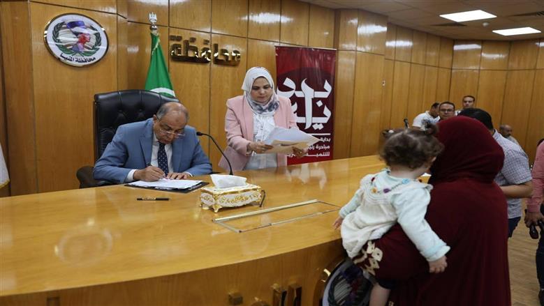 يوم إنساني بالمنيا.. المحافظ يوفر مواصلة آمنة لطالب جامعي من ذوي الهمم وجهاز العروسة