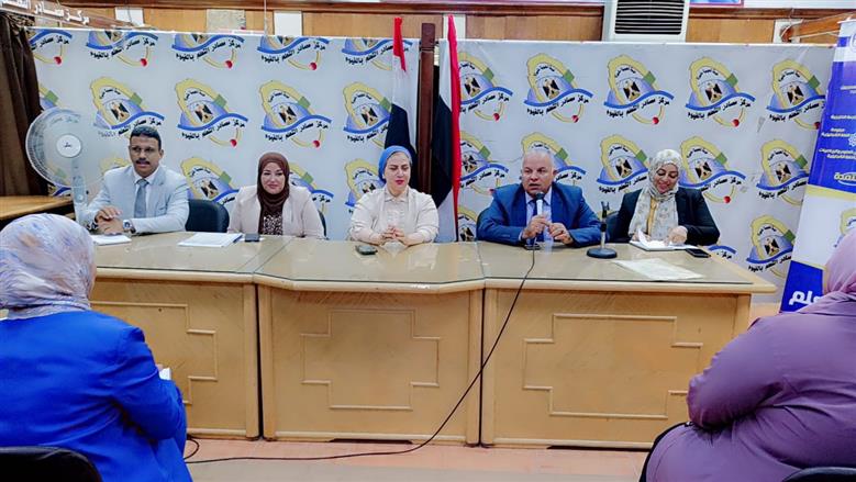 حصر أعداد المتسربين وتوحيد الزي المدرسي.. تفاصيل اجتماع رئيس مركزية التعليم بالفيوم