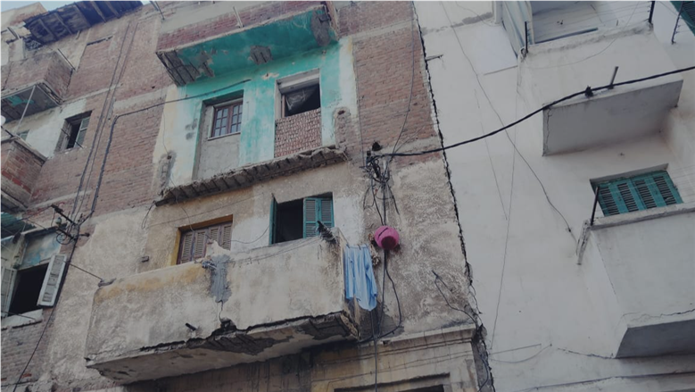 عرض عقار كرموز المنهار جزئيا في الإسكندرية على لجنة المنشآت الآيلة للسقوط