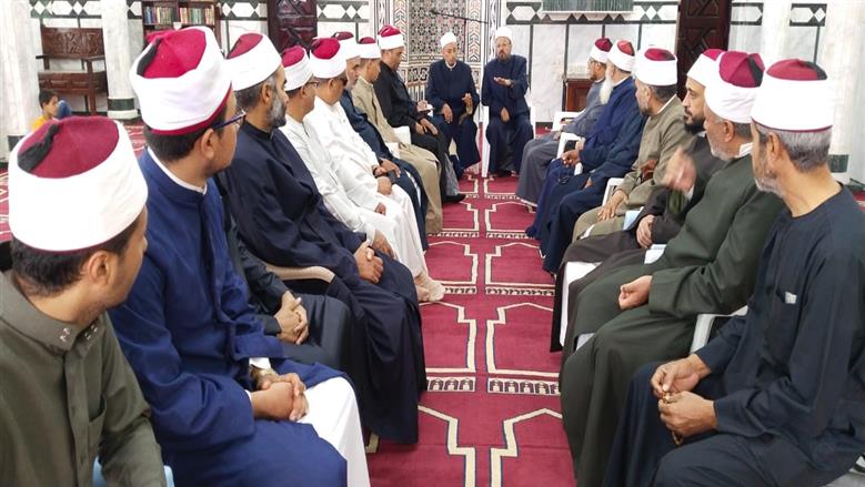 خلال إنطلاق فعاليات القافلة الدعوية الوزارية من وزارة الأوقاف بمسجد التنعيم بمطروح