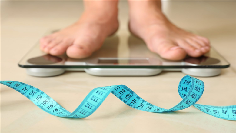 خبيرة تغذية تكشف الخطأ اليومي الذي يمنعك من خسارة الوزن رغم التزامك بالرجيم