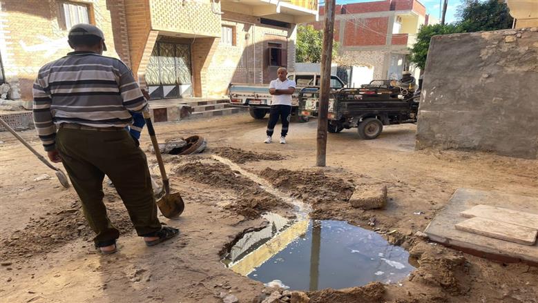 إصلاح كسور خطوط مياه بمحافظات القناة
