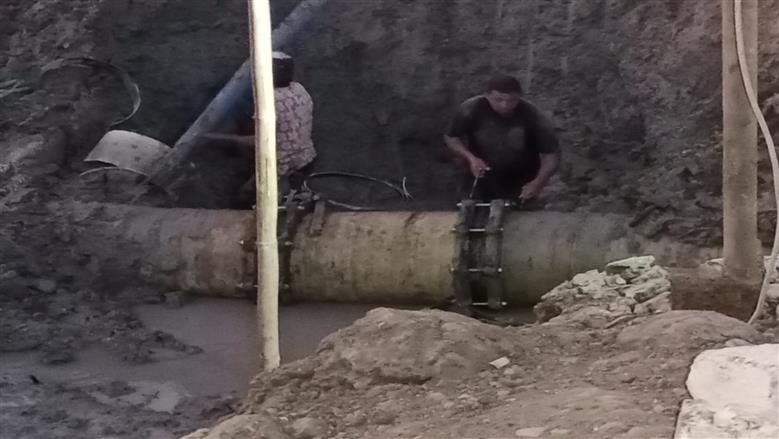 إصلاح كسور خطوط مياه بمحافظات القناة