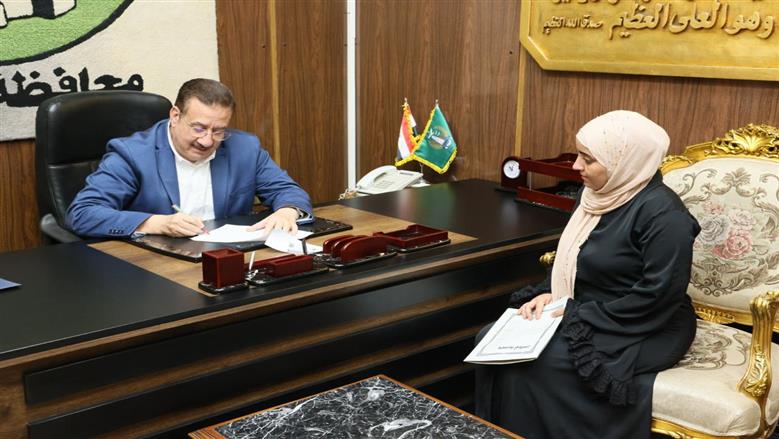 محافظ المنوفية يلتقي المواطنين 