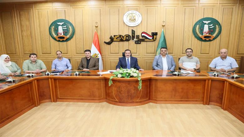 محافظ المنوفية أثناء الاجتماع