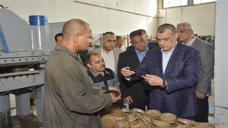 وزير الإنتاج الحربي في جولة مفاجئة اليوم