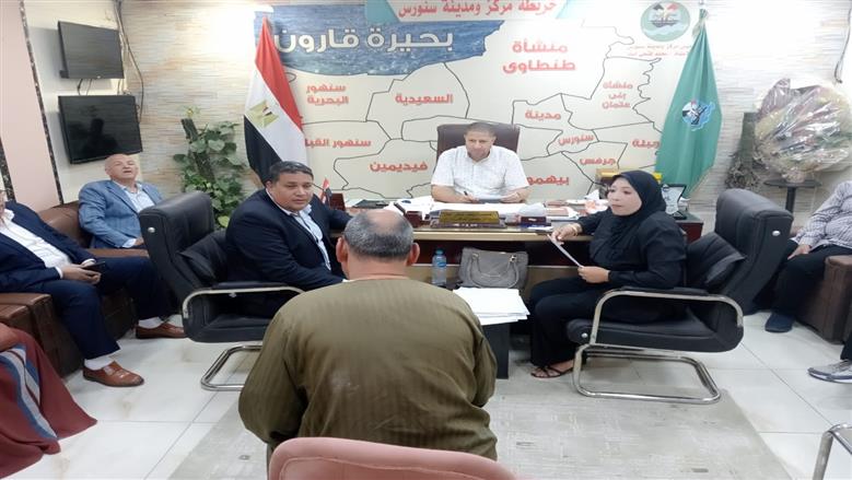 السكرتير العام يستمع لشكاوى المواطنين
