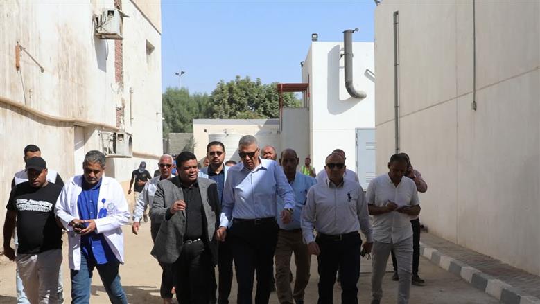 محافظ أسوان يدشن وحدة الكلى الصناعى الجديد