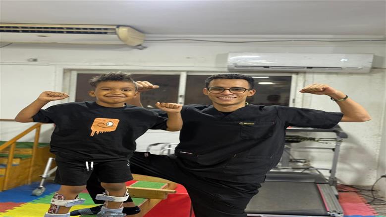 الدكتور يوسف محمد والطفل مهاب