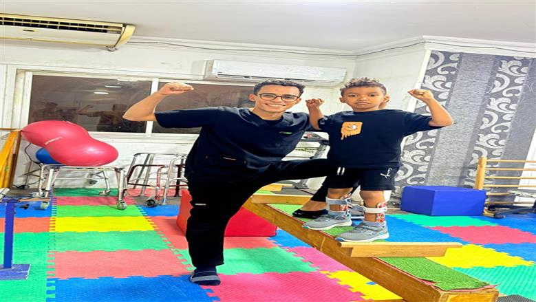 الدكتور يوسف محمد والطفل مهاب