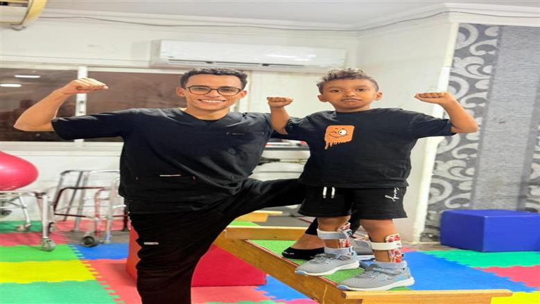 الدكتور يوسف محمد والطفل مهاب