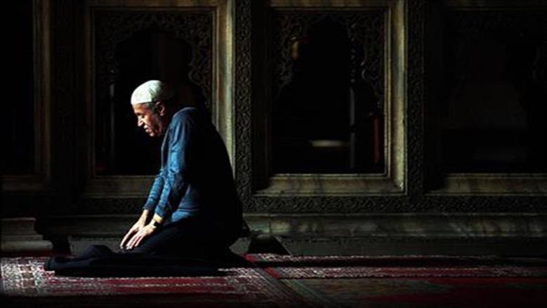 حالات يجوز فيها قطع الصلاة في المذاهب الأربعة.. دار الإفتاء توضحها