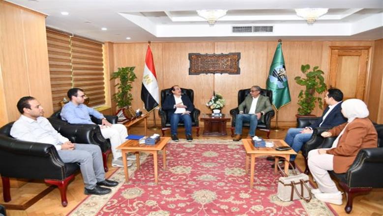 محافظ الفيوم ونائب وزير الصحة يناقشان آليات الارتقاء بالخدمات الصحية