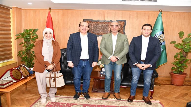 محافظ الفيوم ونائب وزير الصحة يناقشان آليات الارتقاء بالخدمات الصحية