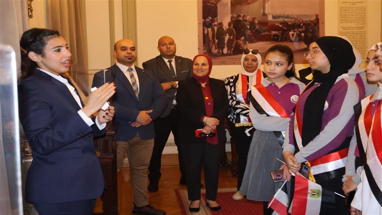 جولة مديرية التعليم داخل متحف البريد