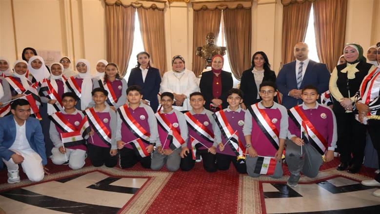 جولة مديرية التعليم داخل متحف البريد