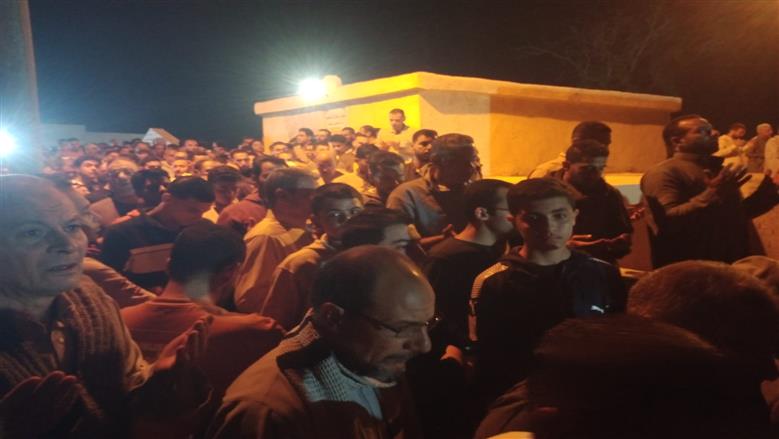 تشييع جنازة طفل ووالده في البحيرة 