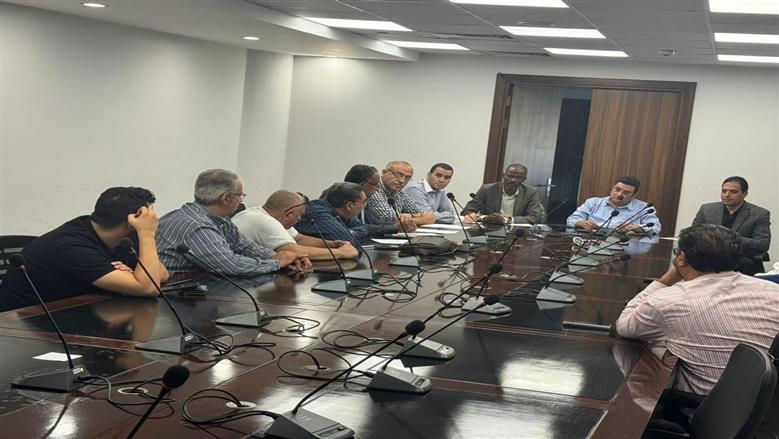 رئيس جهاز مدينة القاهرة الجديدة يلتقي عددا من سكان المدينة لبحث مطالبهم 