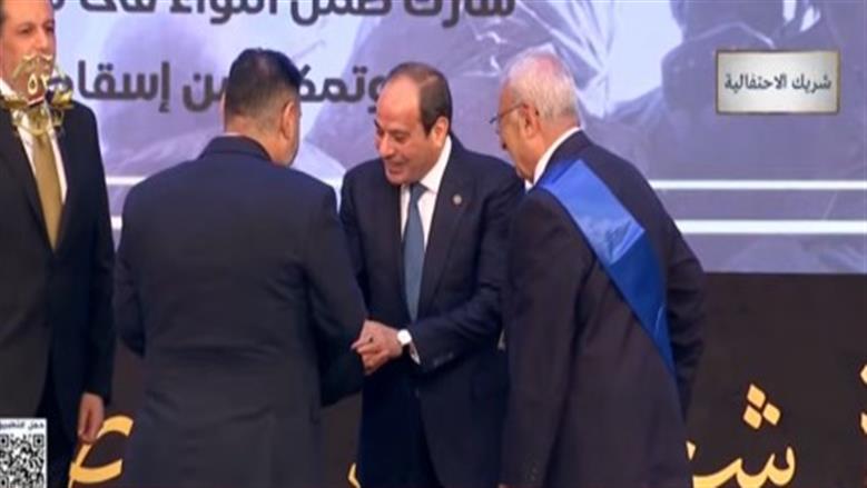 كرم الرئيس السيسي عدد من أبطال حرب أكتوبر