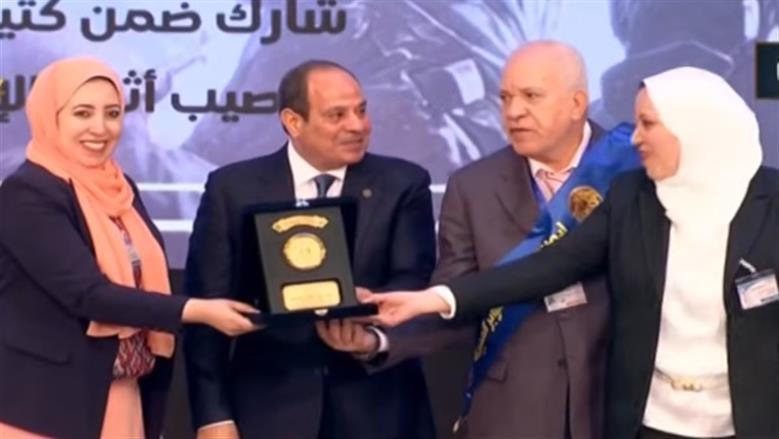 الرئيس السيسي يكرم عدد من أبطال حرب أكتوبر