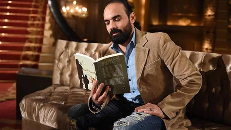 وليد خيري يكتب.. صنايعي الكتابة على يوتيوب: قراءة في ورشة عمر طاهر "ما قبل الكتابة"