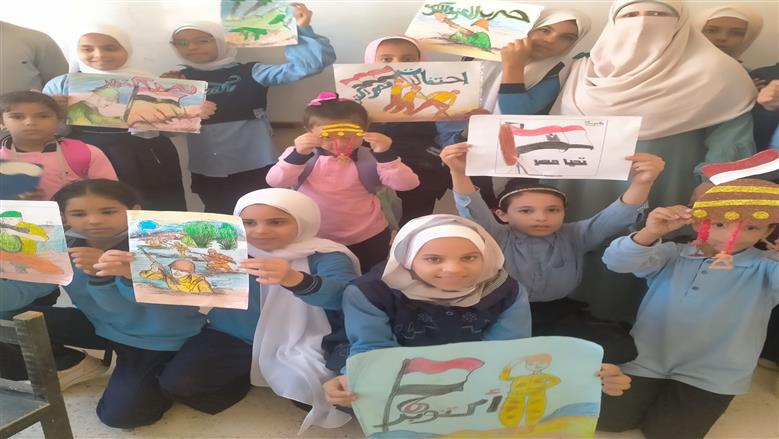 احدى ورش الأعمال الفنية لطلاب الأزهر بمطروح عن بطولات حرب 6 أكتوبر