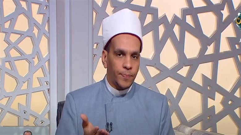 أمين الفتوى: صلاة المريض جالسا صحيحة ويكتب له الأجر كاملا