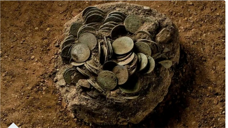 ثروة تاريخية.. عمال بناء ألمان يعثرون على كنز ضخم من العملات المعدنية