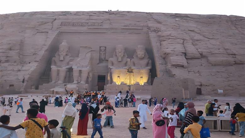 انطلاق أولى حفلات «تعامد الشمس» من معبد أبوسمبل وسط إقبال جماهيري كبير