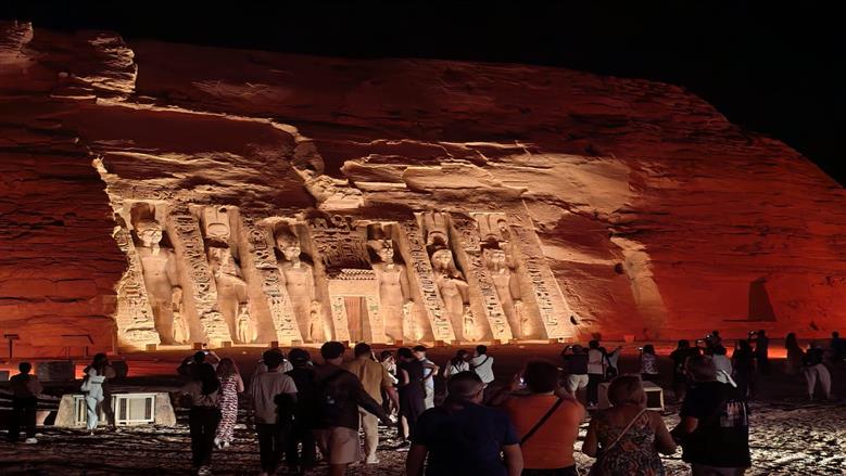 عرض مزهل للصوت والضوء من معبد أبوسمبل