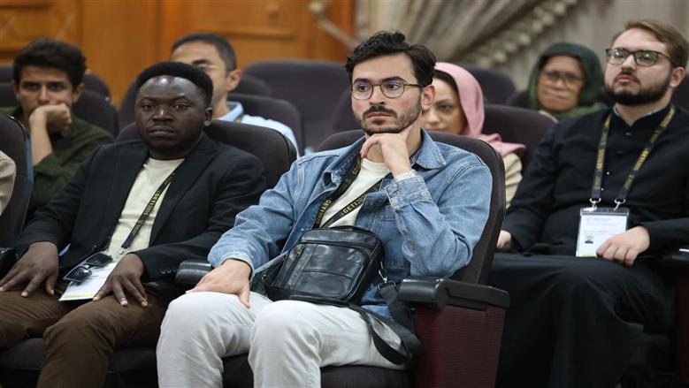 بكاء وتأثر وفد مجلس الكنائس العالمي خلال محاضرة شيخ الأزهر عن وسطية الإسلام