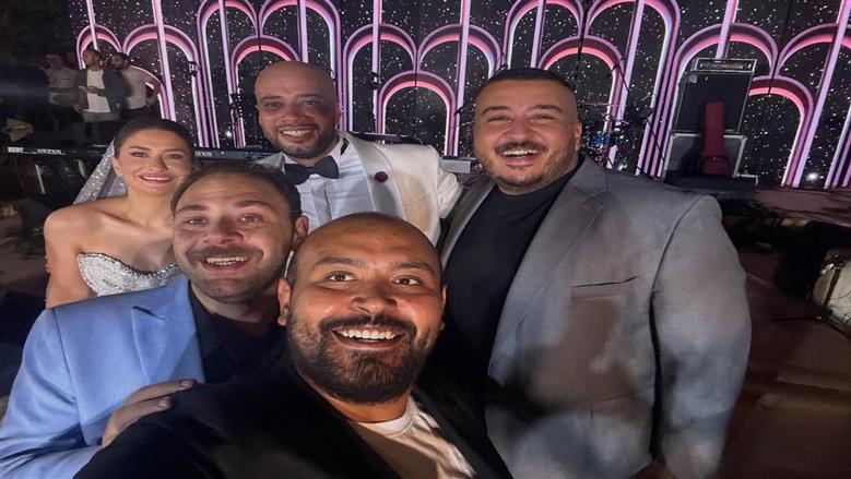 اللقطات الأولى من حفل زفاف حاتم صلاح بحضور أصدقائه (فيديو)