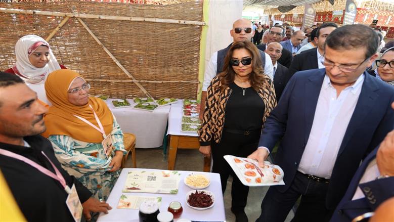 جولة وزيرا الزراعة والتنمية المحلية