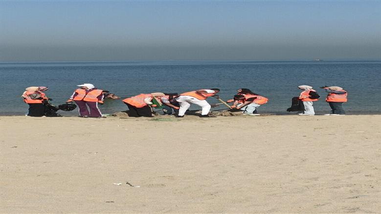 تنظيف شاطئ سيد درويش في الإسكندرية 