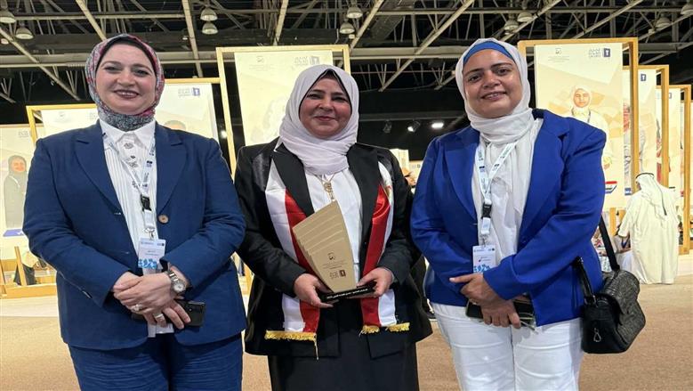 «المشرف المتميز».. شغف «سحر» بالقراءة يقودها للتتويج: الأولى عالمياً