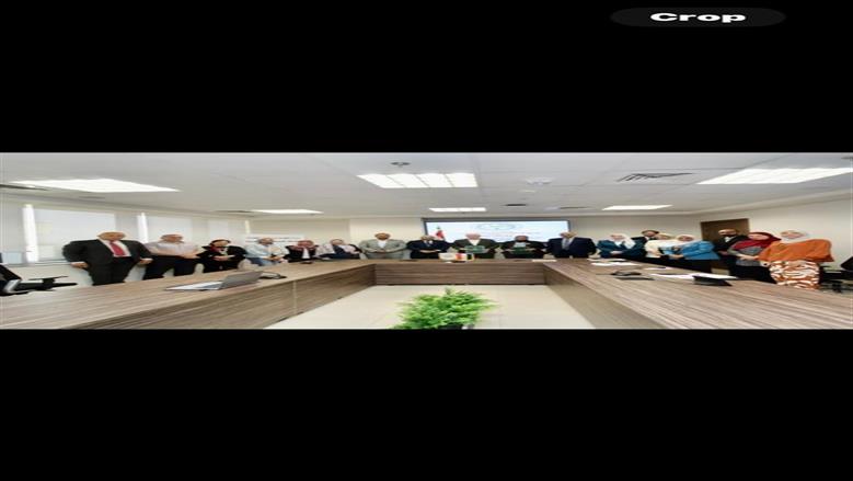 رئيس المصرية لنقل الكهرباء خلال توقيع العقد