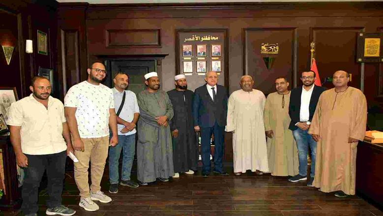 محافظ الأقصر يستقبل وفد الزنيقة