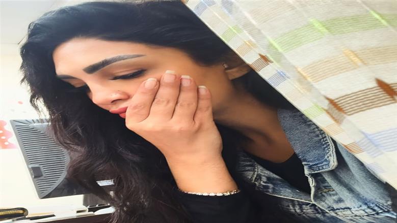 نجاة المذيعة سالي عبد السلام من صدمة كهربائية بسبب «موتور مياه»: اتكهربت وربنا ستر