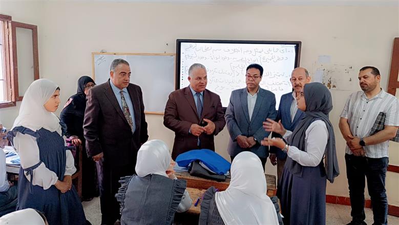 مدير تعليم الفيوم يُكرم طلاب سنورس لتميزهم في البرمجة والذكاء الاصطناعي