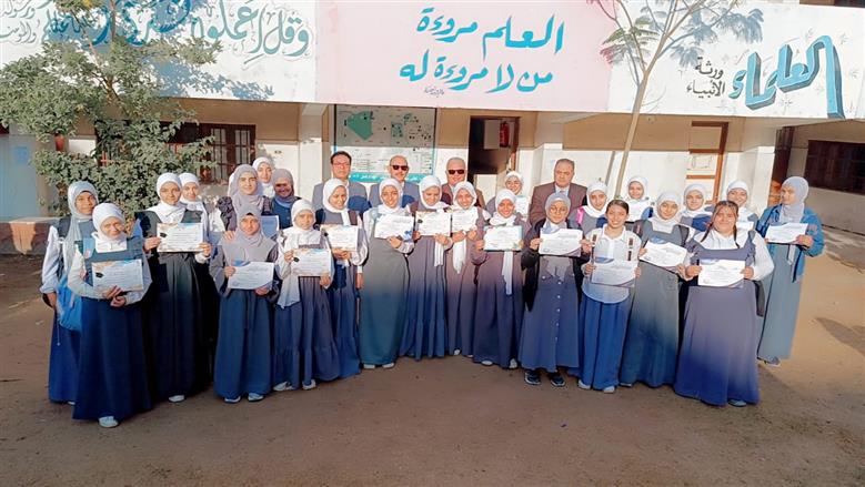مدير تعليم الفيوم يُكرم طلاب سنورس لتميزهم في البرمجة والذكاء الاصطناعي