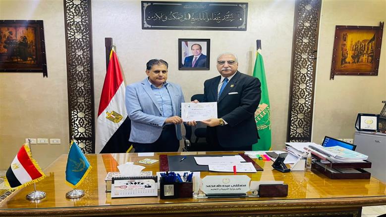تكريم ابنتا القليوبية الفائزتين بتحدي القراءة 