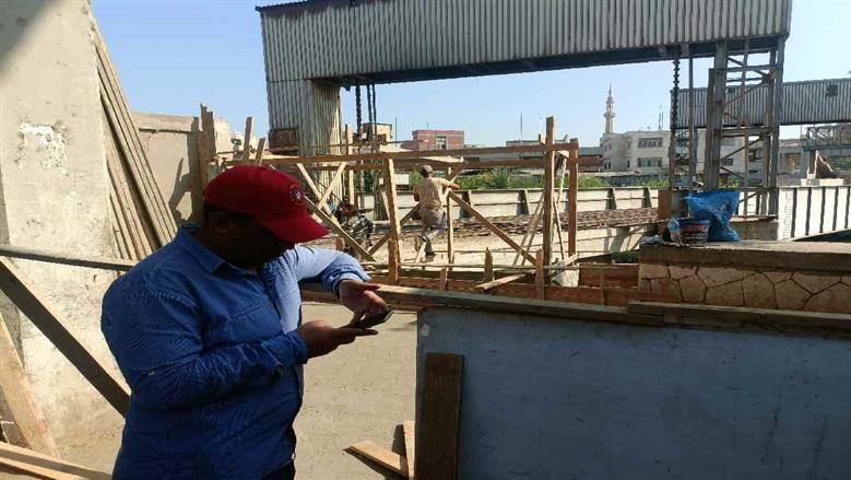غلق فتحة غير شرعية لعبور المشاة ببنها 