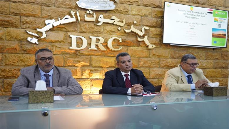 خلال فعاليات دورة تدريبية للباحثين عن الزراعة الصحراوية الآمنة بقاعة مركز بحوث الصحراء بمطروح