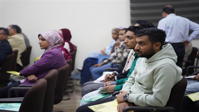 خلال فعاليات دورة تدريبية للباحثين عن الزراعة الصحراوية الآمنة بقاعة مركز بحوث الصحراء بمطروح