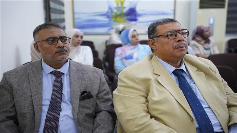 خلال فعاليات دورة تدريبية للباحثين عن الزراعة الصحراوية الآمنة بقاعة مركز بحوث الصحراء بمطروح
