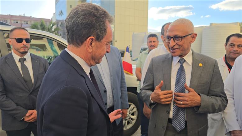 محافظ شمال سيناء يستقبل السفير الفرنسي ويزور مستشفي العريش 