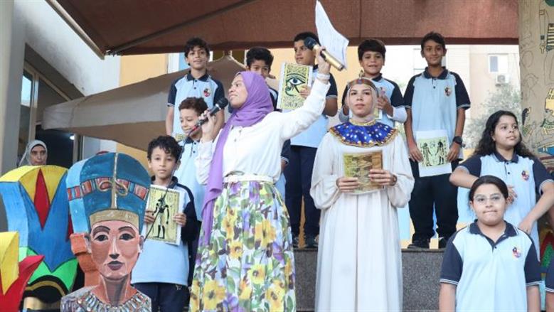 طلاب «رواد المستقبل» في محاكاة لافتتاح المتحف المصري