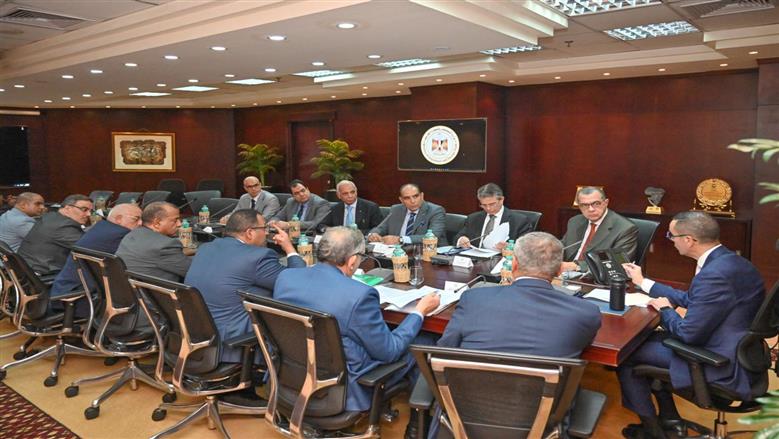 وزير الاستثمار والتجارة الخارجية يعقد لقاءا موسعا مع رئيس الاتحاد العام للغرف التجارية