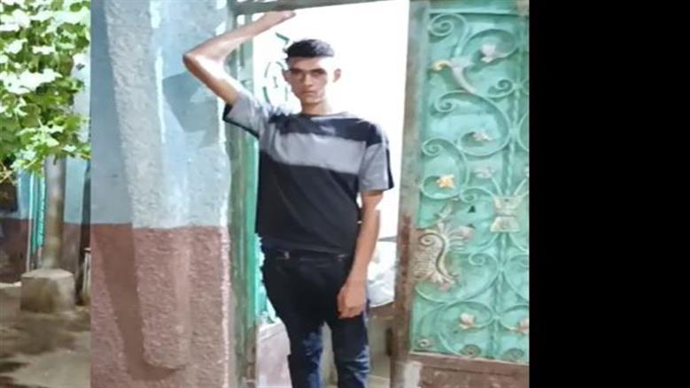أطول شاب