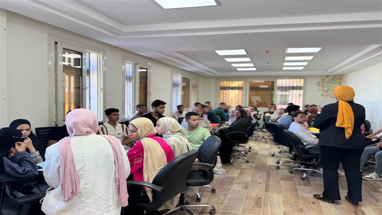 خلال فعاليات تدريب الطلاب بجامعة مطروح علي الذكاء الاصطناعي وريادة الأعمال والابتكار